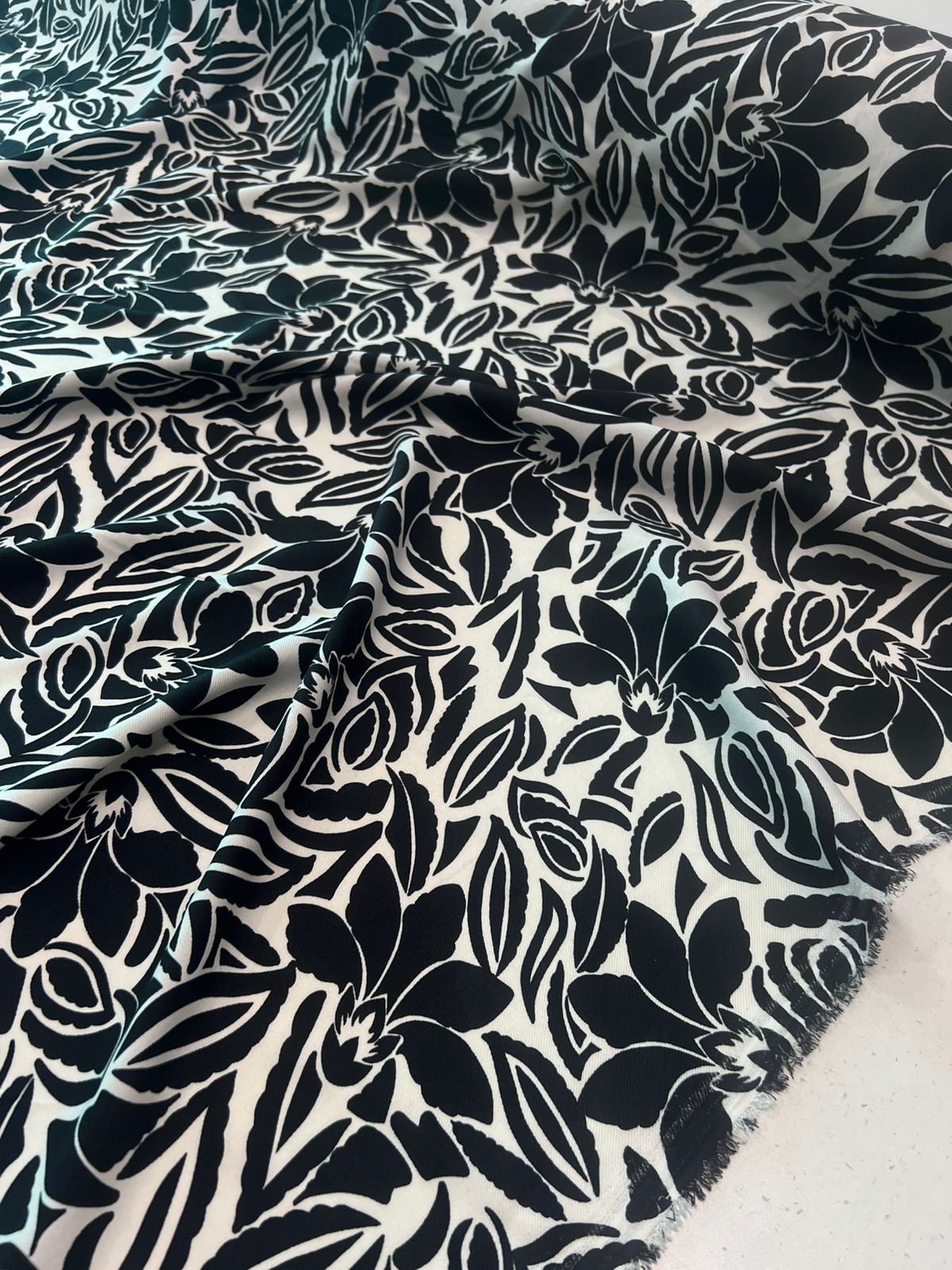 Tecido Crepe Duna Estampado Twill  / Air Flow l Liso Twill  1,5m largura