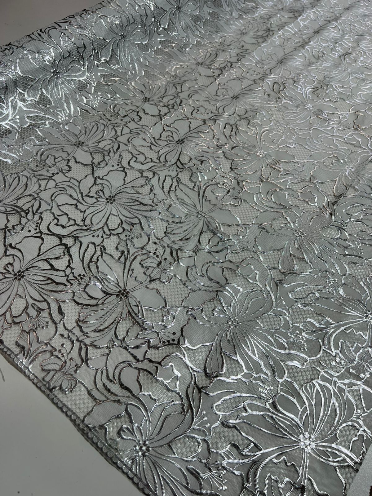 Toalha de Mesa de Plástico Rendada Térmica e impermeável 1mt x 1,38m largura