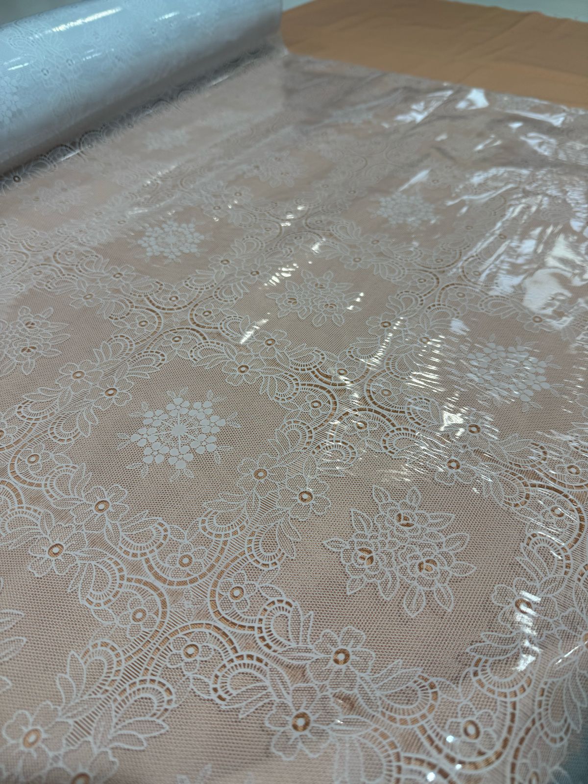 Toalha de Mesa Plástica Cristal 1m largura