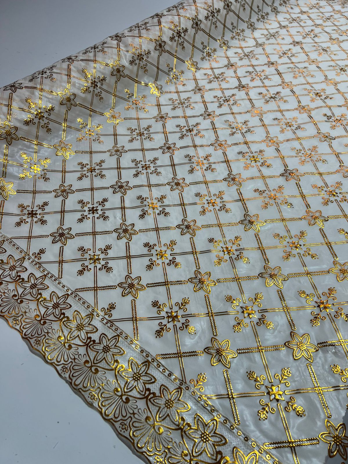 Toalha de Mesa de Plástico Rendada Térmica e impermeável 1mt x 1,38m largura