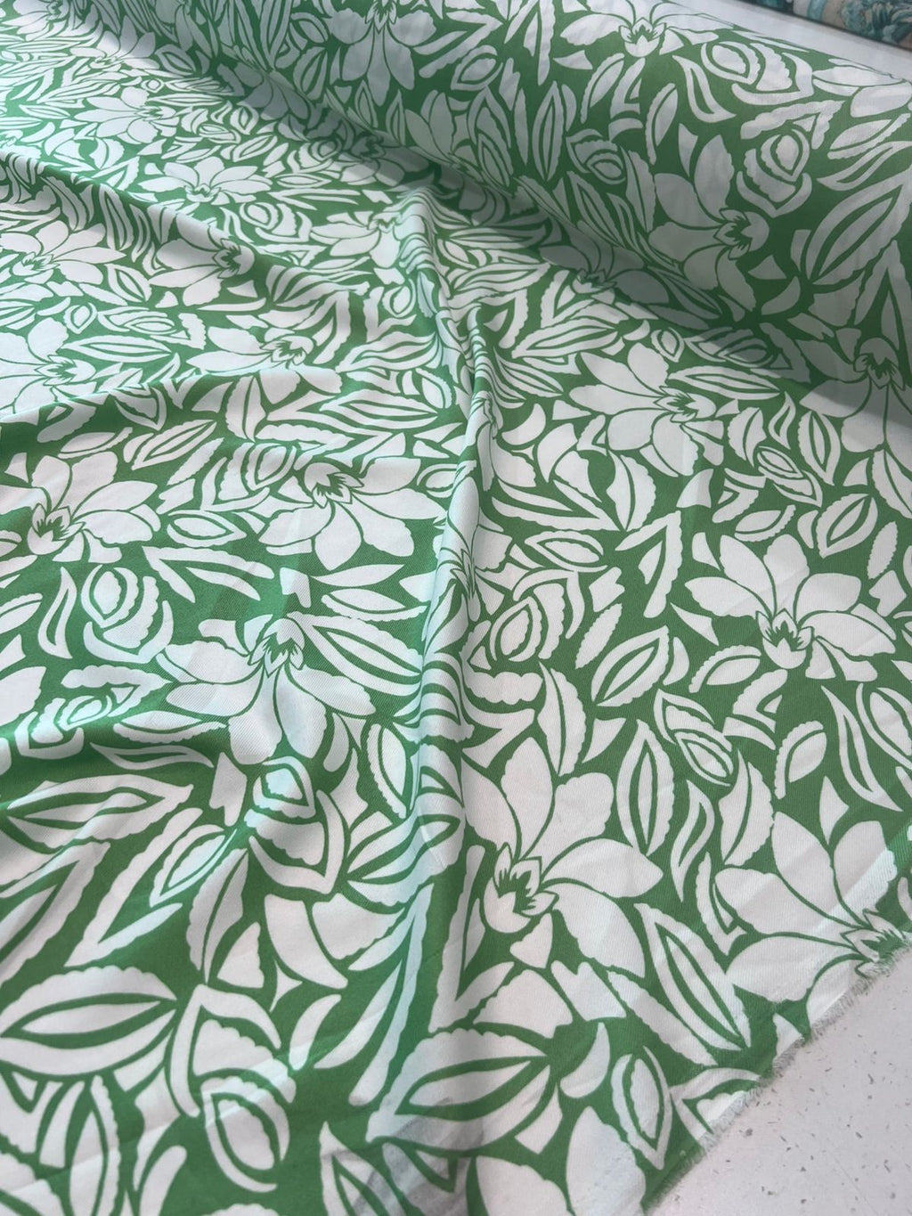 Tecido Crepe Duna Estampado Twill  / Air Flow l Liso Twill  1,5m largura