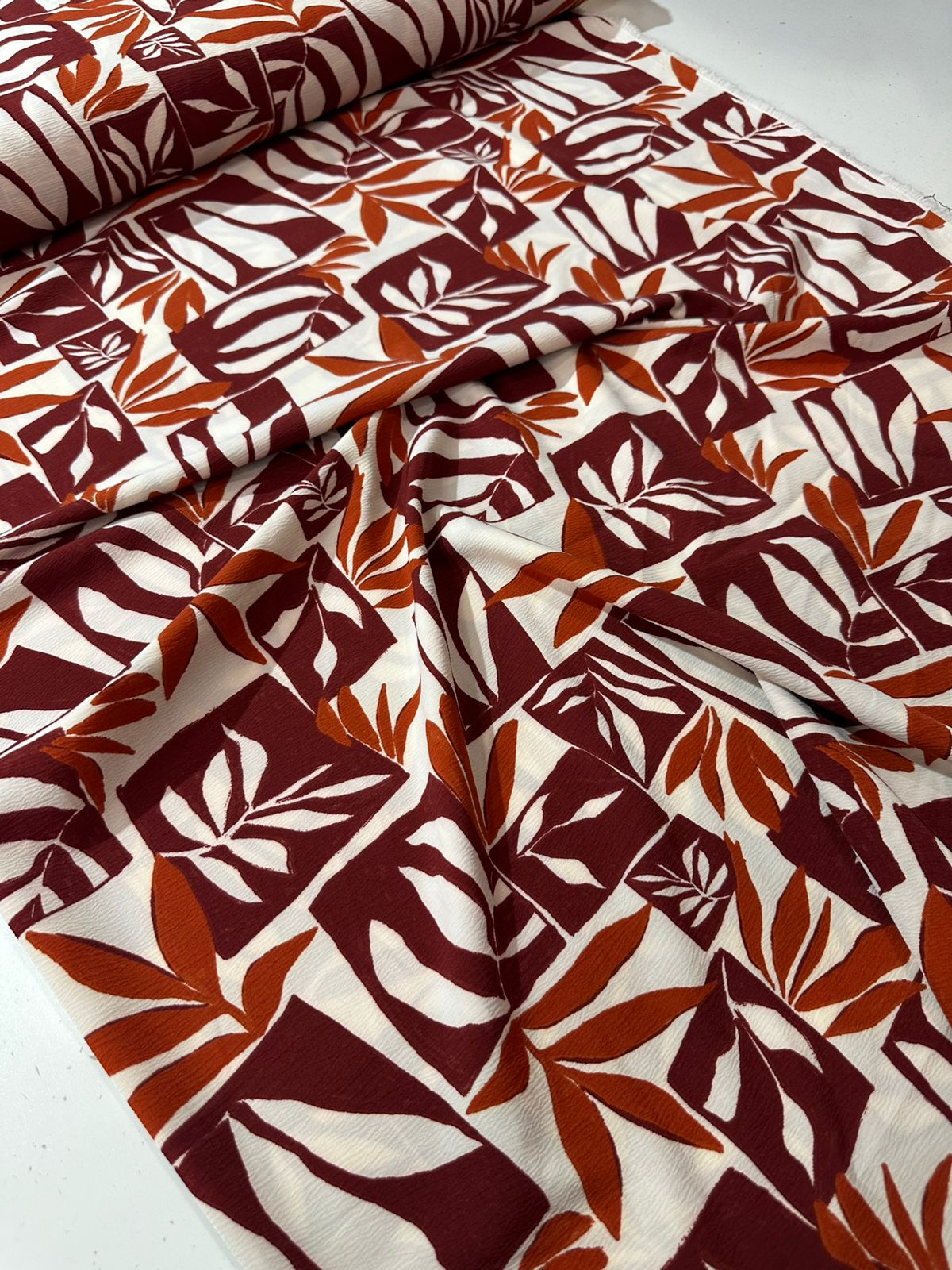 Tecido Crepe Larissa estampado e Liso  1,50m largura