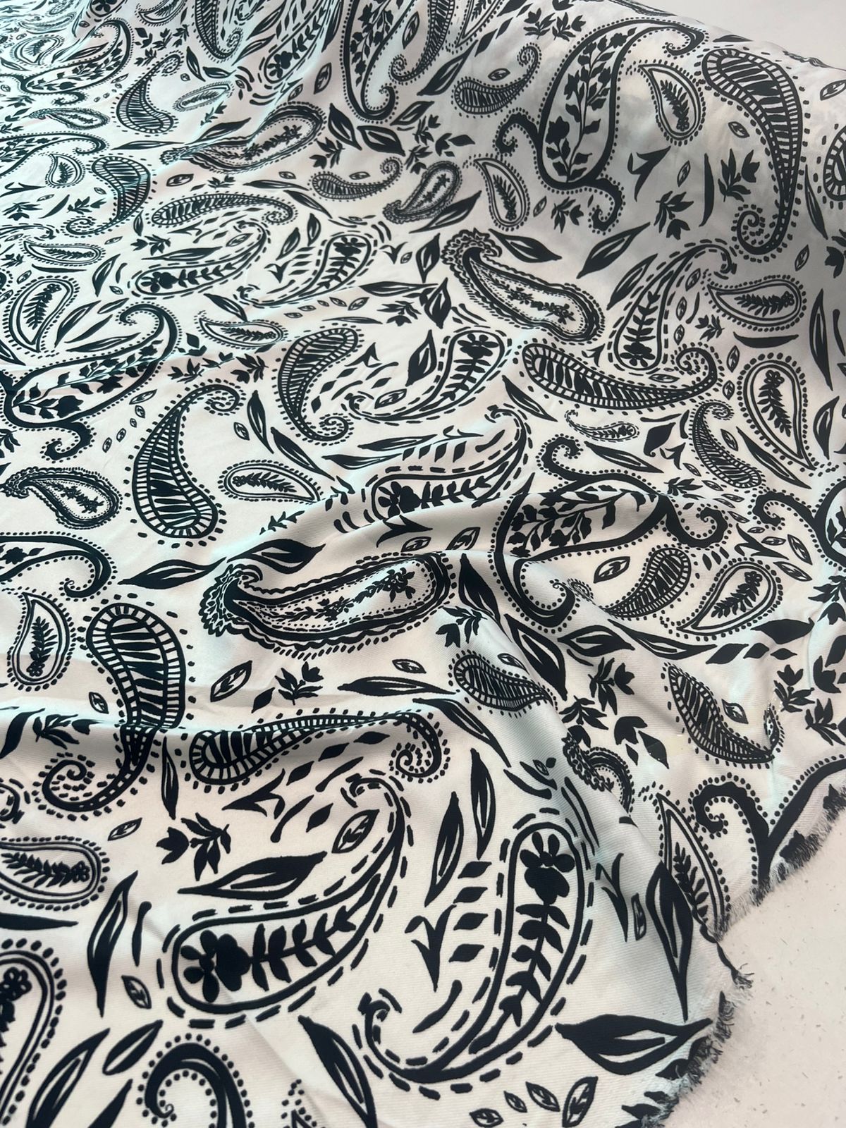 Tecido Crepe Duna Estampado Twill  / Air Flow l Liso Twill  1,5m largura