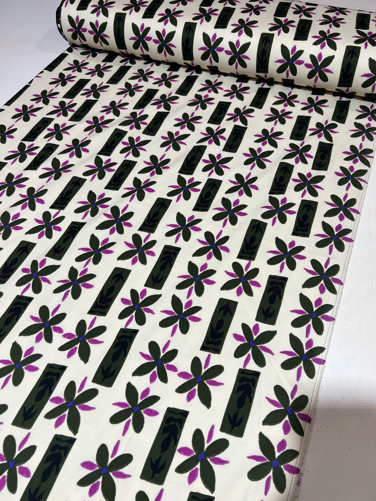 Tecido Crepe Alfaiataria New Look Estampado 1mt x1,50m Largura