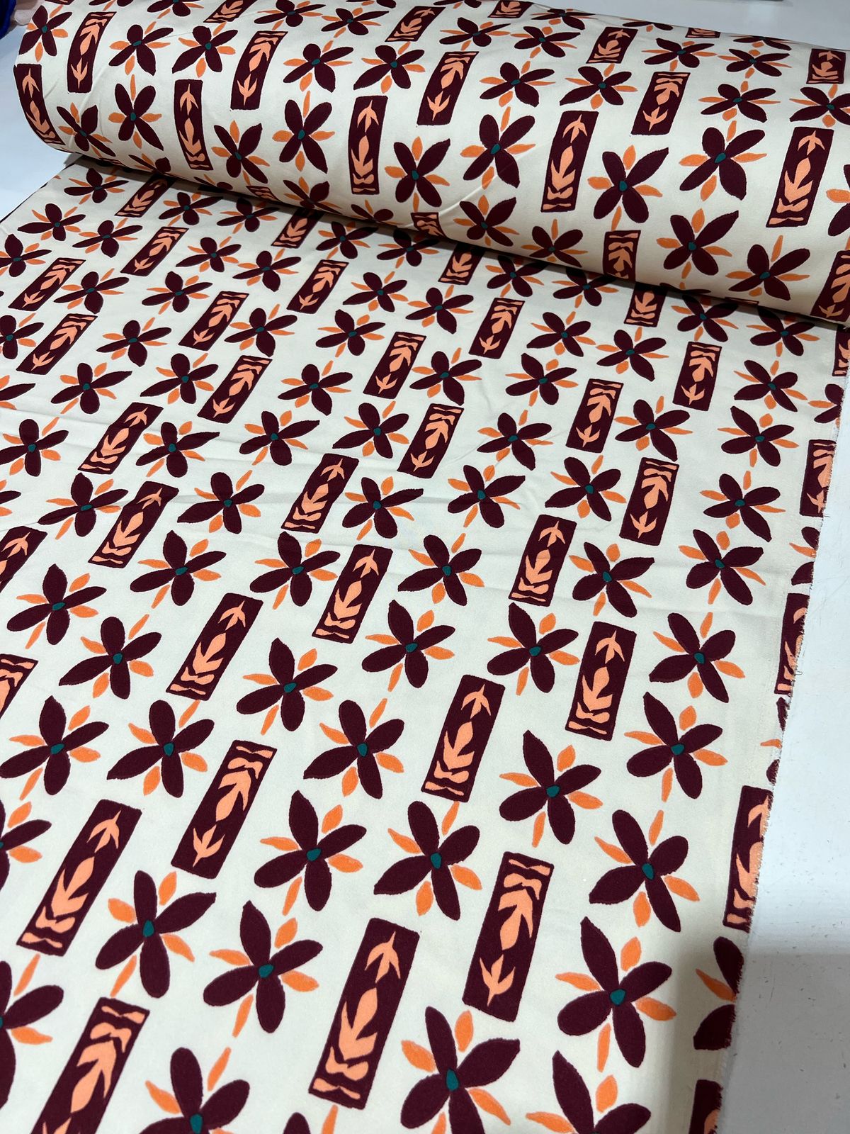 Tecido Crepe Alfaiataria New Look Estampado 1mt x1,50m Largura