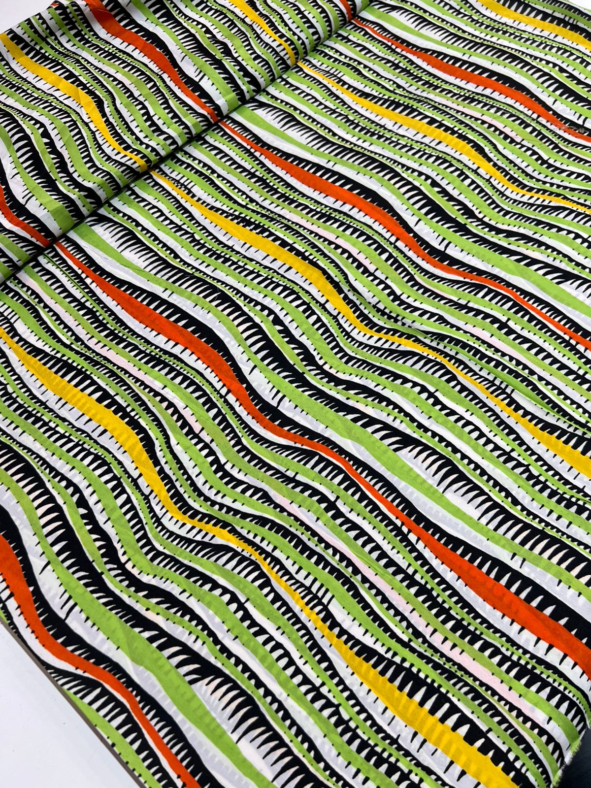 Crepe Aya estampado 1,40 largura toque de seda sedinha