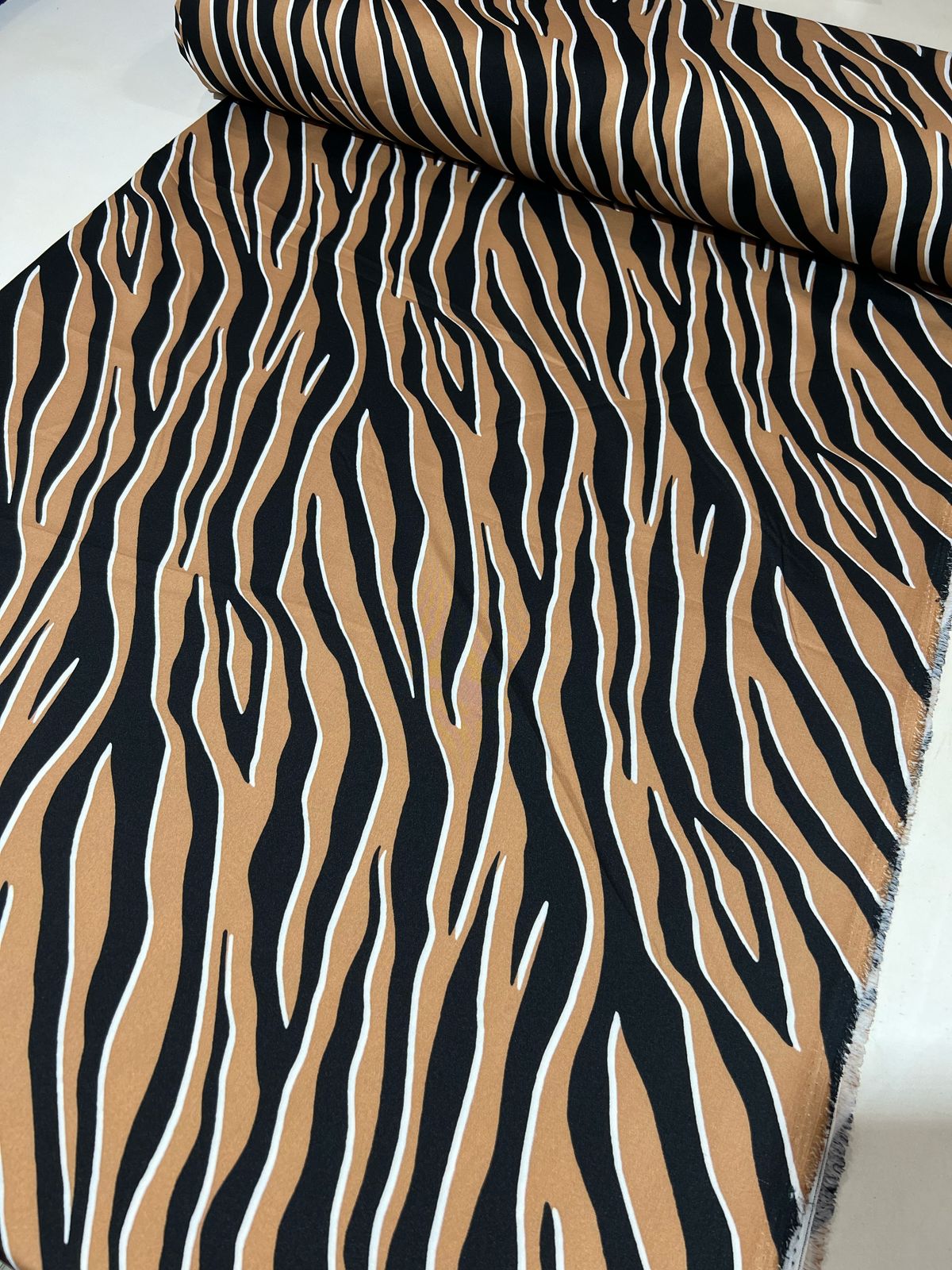 Tecido Crepe Alfaiataria New Look Estampado 1mt x1,50m Largura