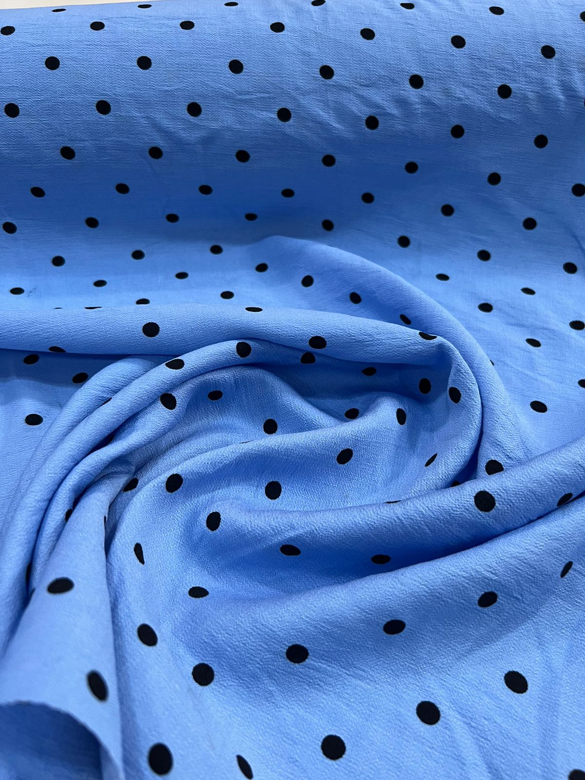 Tecido de viscolinho Capri 86% viscose 14% poliamida 1,40 largura