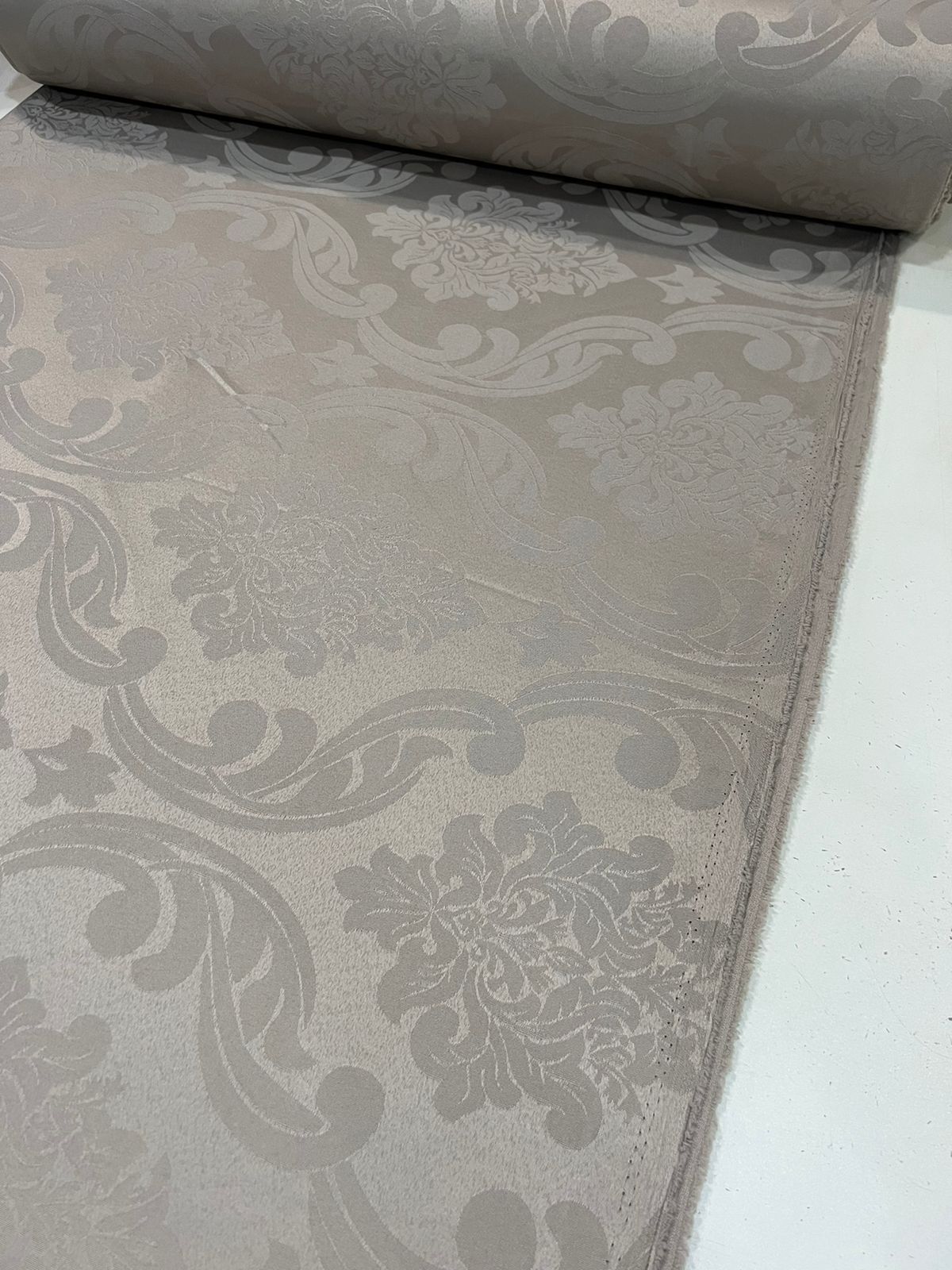 Tecido Jacquard Adamascado Floral 2,80m largura