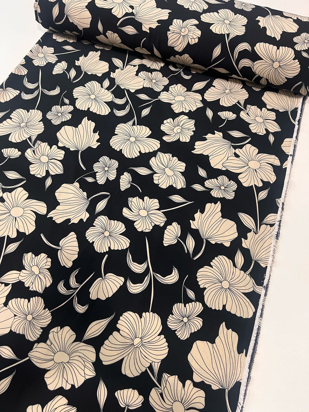 Tecido Crepe Larissa estampado e Liso  1,50m largura