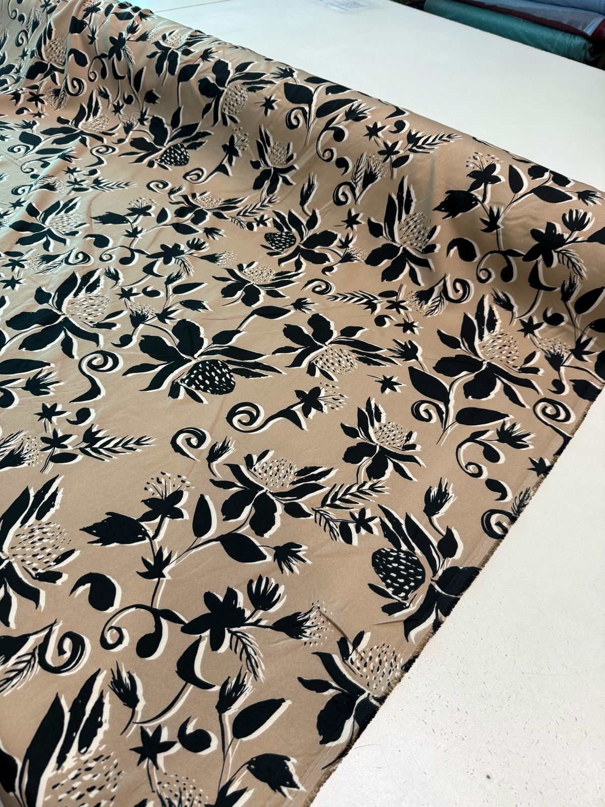 Tecido Crepe Alfaiataria New Look Estampado 1mt x1,50m Largura