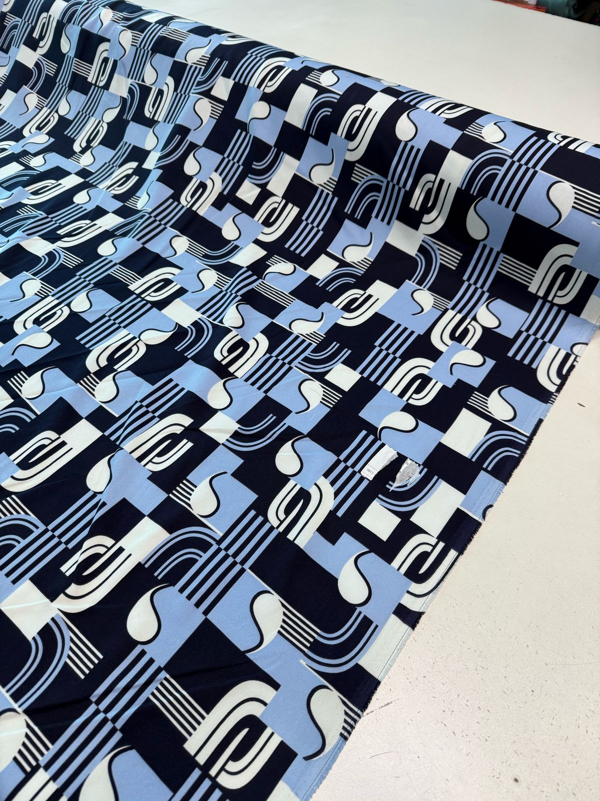 Tecido Crepe Alfaiataria New Look Estampado 1mt x1,50m Largura