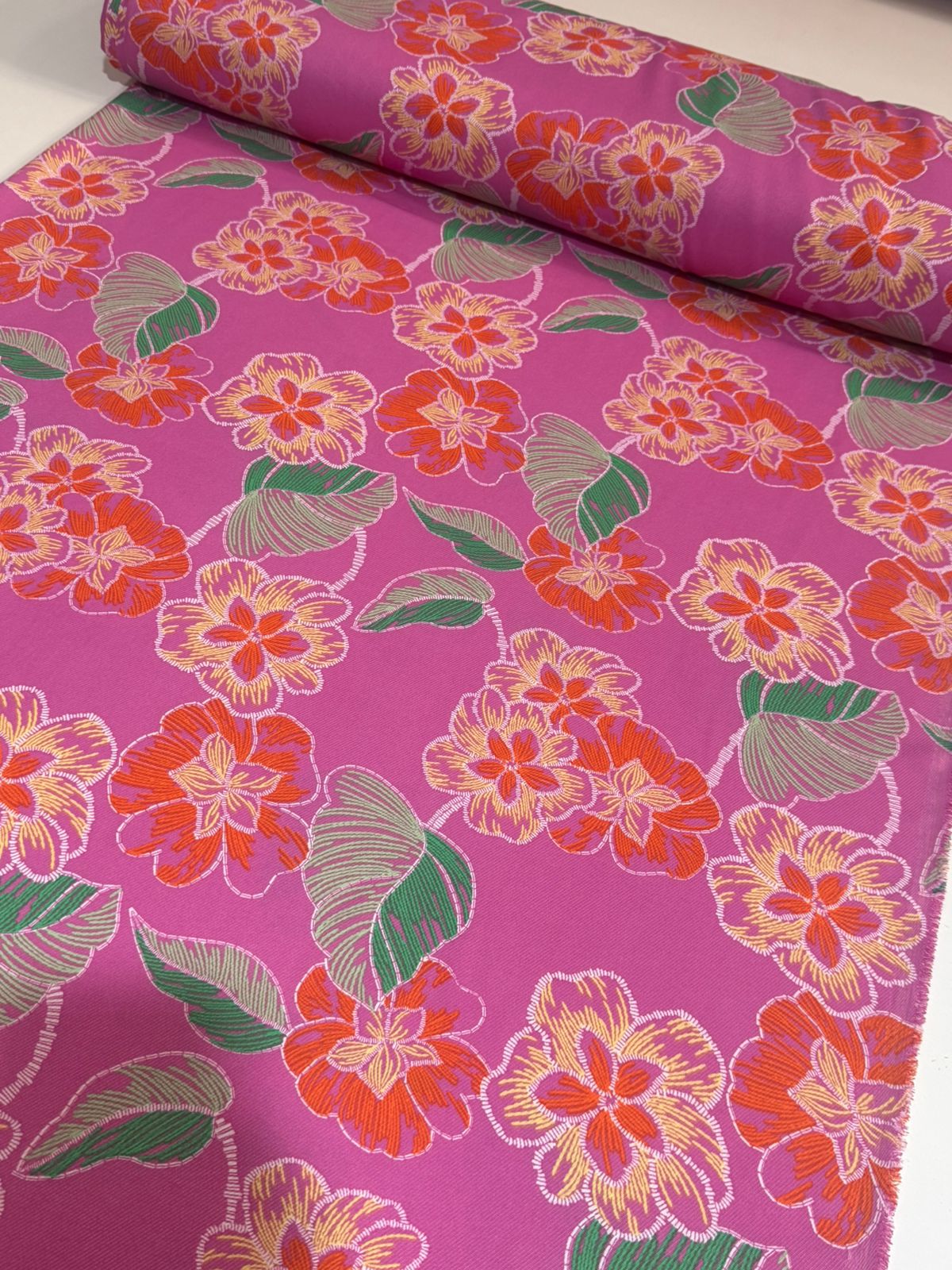 Tecido Crepe Salina Twill Liso e estampado 1,40m largura