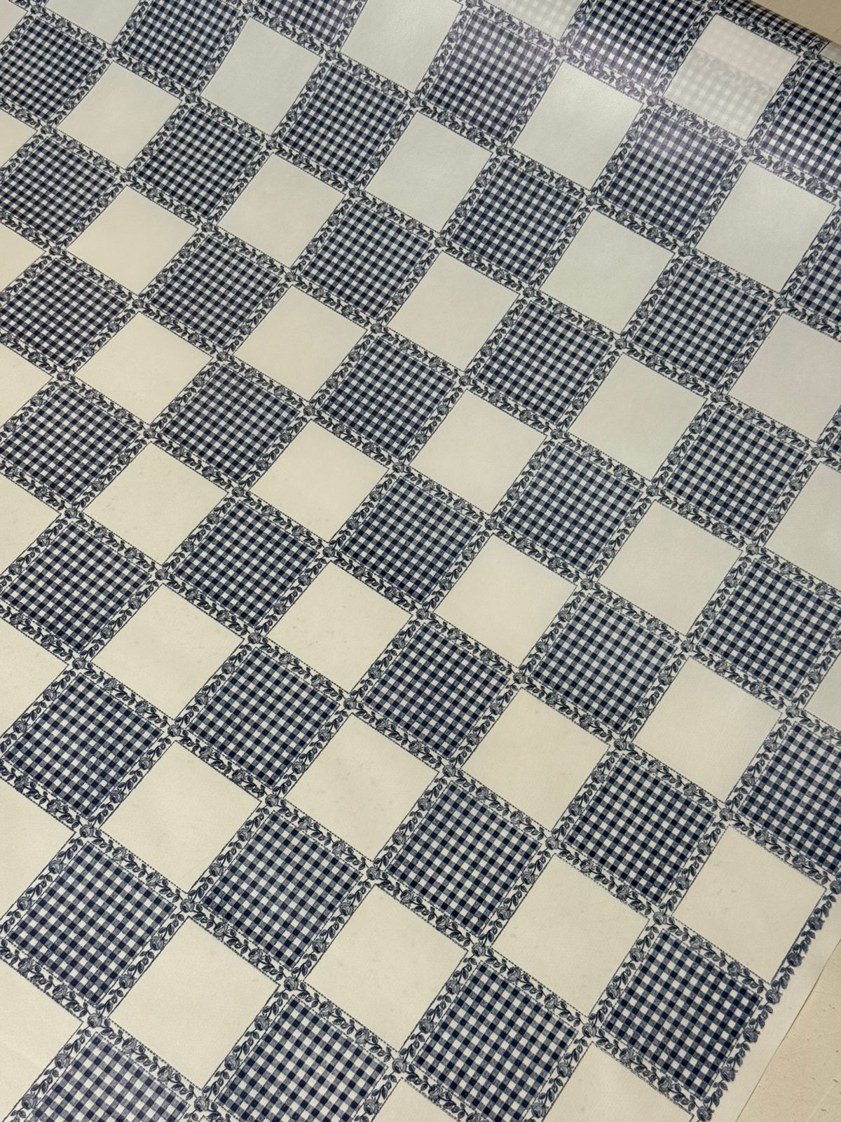 Toalha de Mesa de Plástico Térmica e impermeável 1 metro x 1,40m