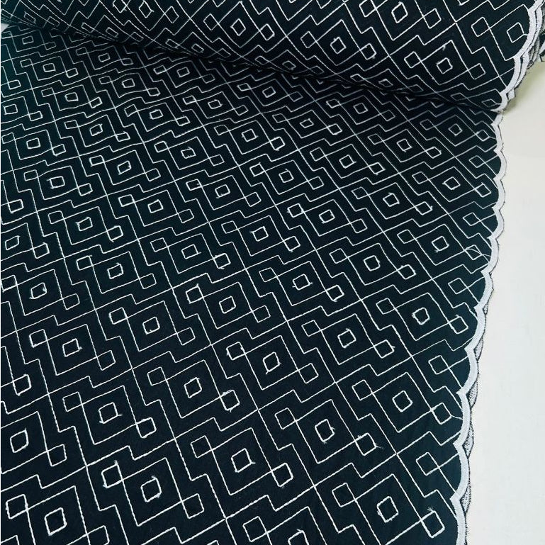 Tecido Cambraia Bordada 100% Algodão 1,30m largura